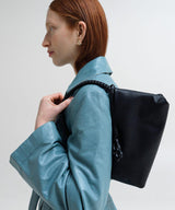- Nephele Shoulder Bag Smooth Leather Black O/S Apoella
