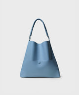 - Slim M Stich Tote 23 Grained Leather Sky O/S Apoella