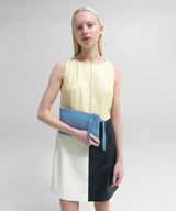 - Slim Pochette Grained Leather Sky O/S Apoella