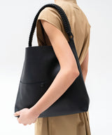 Slim M Tote 23 Grained Leather Black