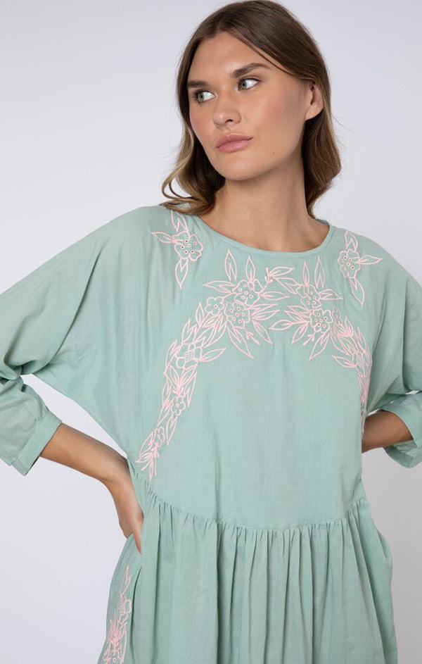 Dresses Juliet Dunn Batwing Dress W.Floral Embroidery Sage/Candy Apoella