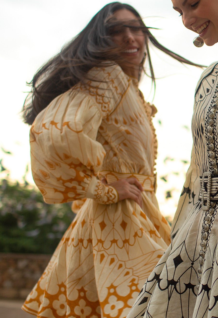 Pernilla Placement Printed Belted Short Dress Gold – APOELLA