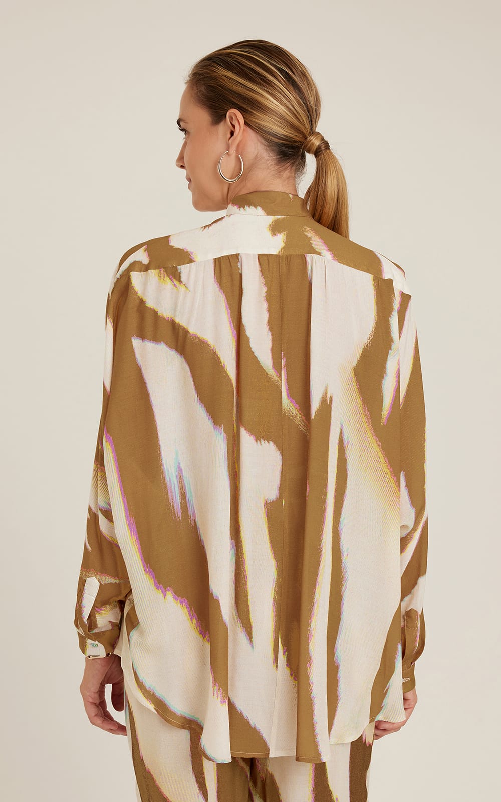 Crimped Shoulder Shirt Oryx – APOELLA