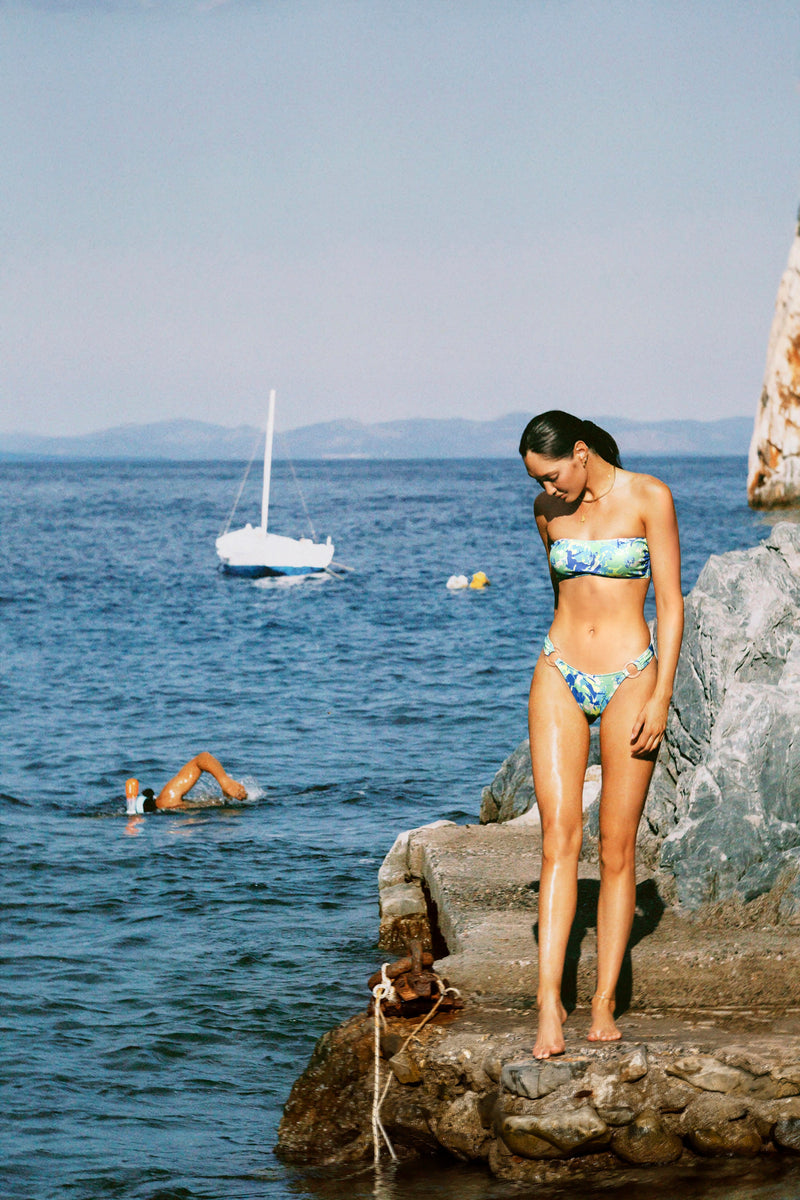 Swimwear Stefania Frangista Thea Bandeau Bikini w. Rings Curly Floral Blue / S Apoella